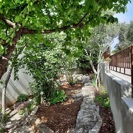 Tara's Apartman Supetar