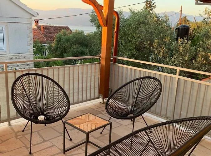 Tara's Appartement Supetar