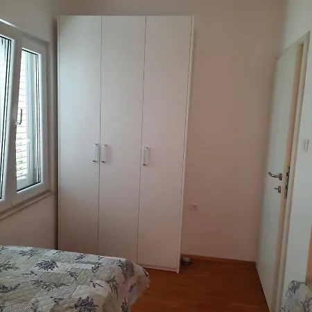 Apartment Tara's